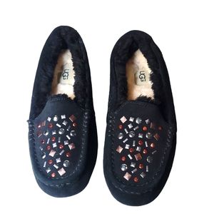 UGG Ansley Stud II 2 Black Moccasin Size 8